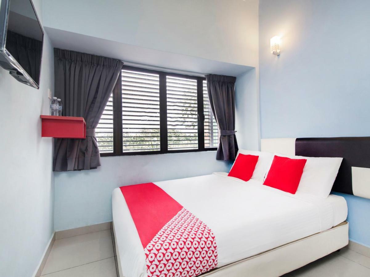 Oyo 220 Hotel Sri Maluri Kuala Lumpur Exterior foto